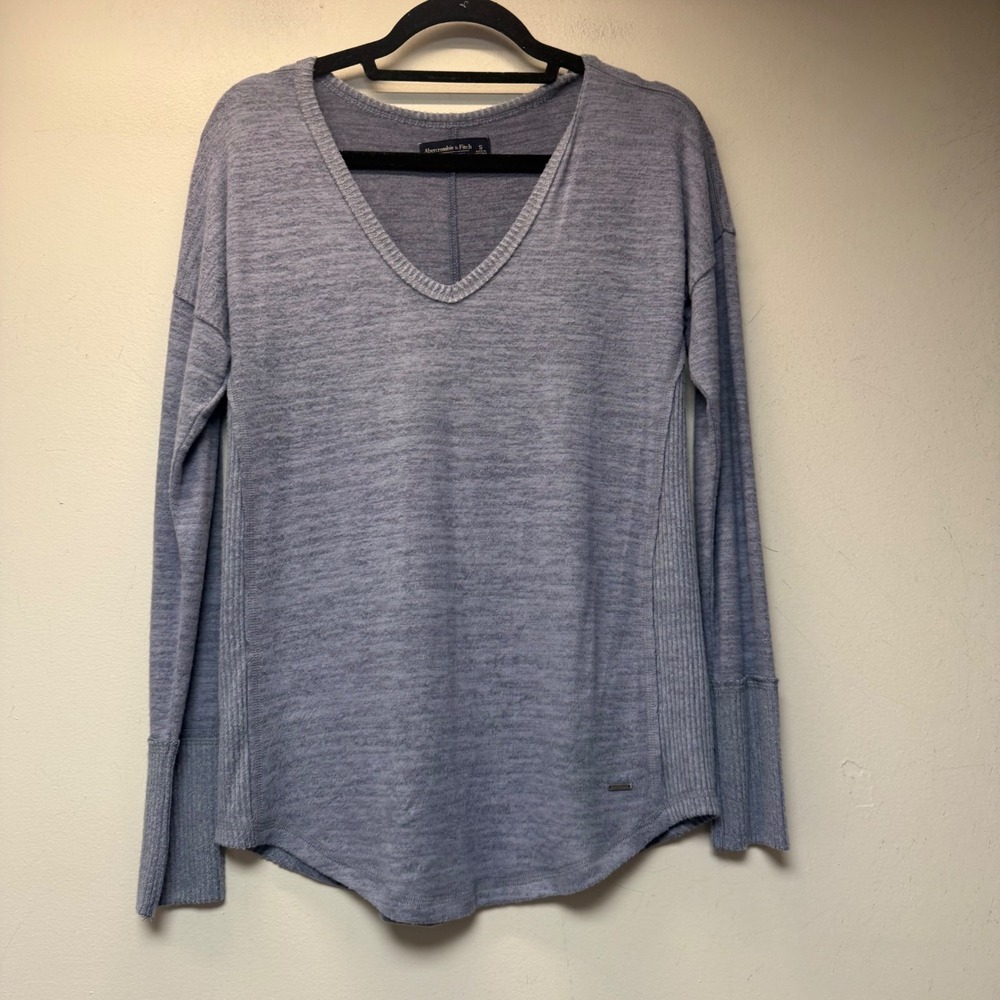 Abercrombie & Fitch Top Womens Small Blue Excellent Soft A&F Cozy V-Neck Ribbed